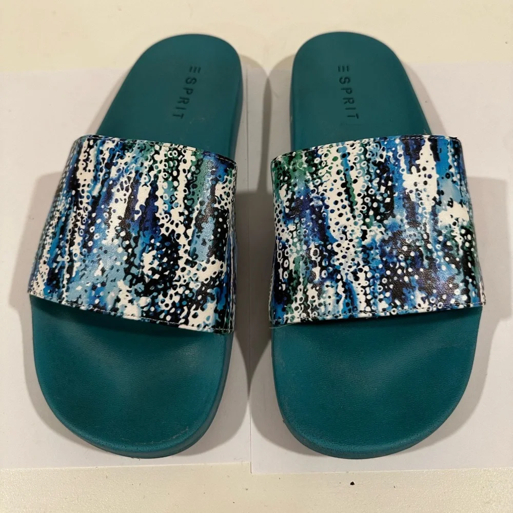 Slippers - Picture 1 of 6